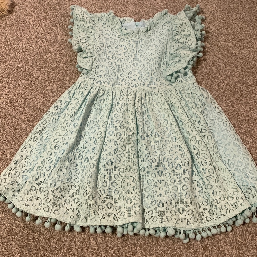 Cute Easter dress size 120 (5t)